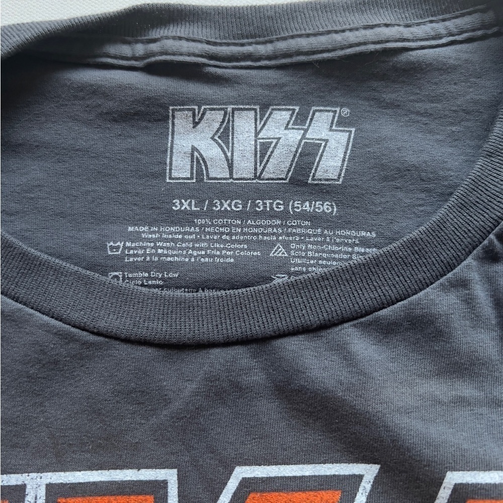 NWOT Kiss Graphic Shirt Adult 3XL Gray Crew Neck Rock Band Tee (E2) - Picture 5 of 5